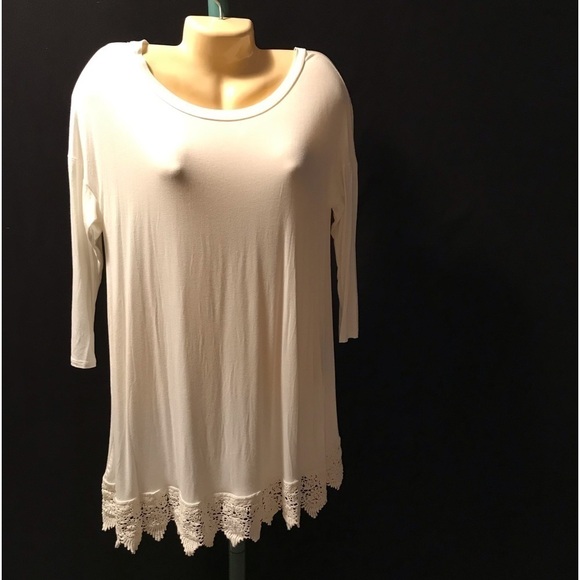 NWT BEAUTIFUL WHITE 3/4 SLEEVE BOUTIQUE TOP WITH COTTON LACE TRIM - Picture 2 of 5